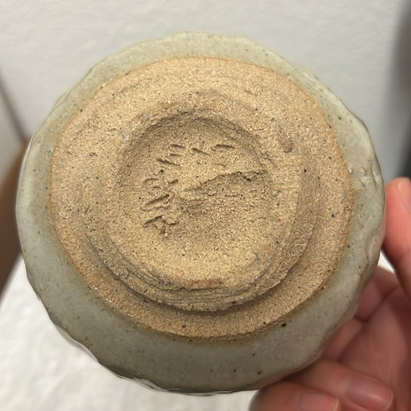 Elegant Japanese Ceramic Matcha Bowl - Picture 4 of 4